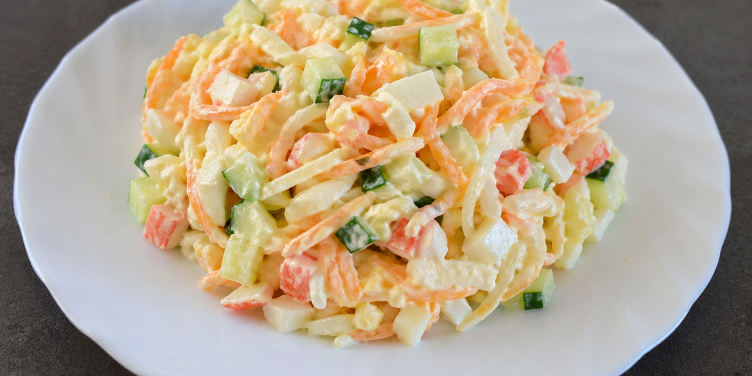 Салат с крабовыми палочками и сыром