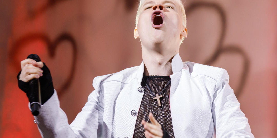 «Лучше один раз в жизни лизнуть». Певец SHAMAN ответил на обвинения критиков