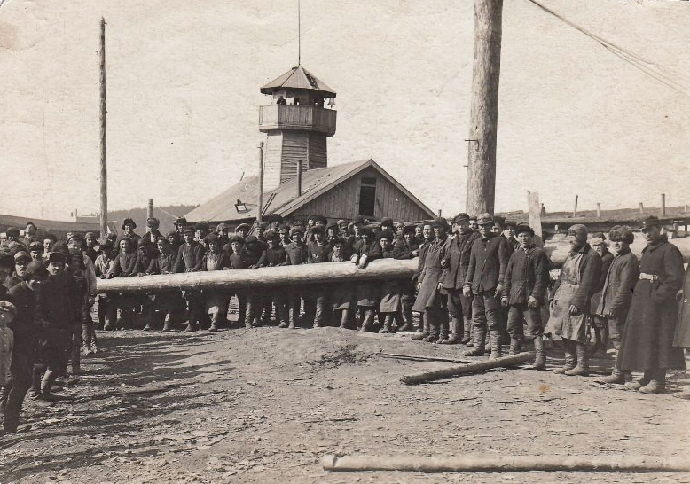 Фото из открытых источников. Пожарная каланча в Предивинске, 1930-е гг.