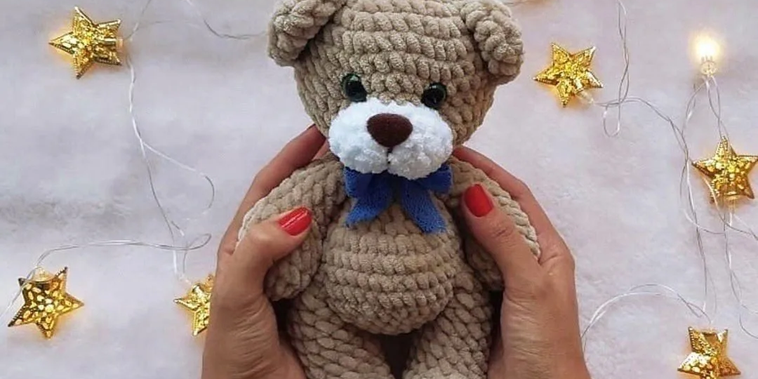 Вяжем игрушки. Описание вязания: плюшевый медвежонок🧸