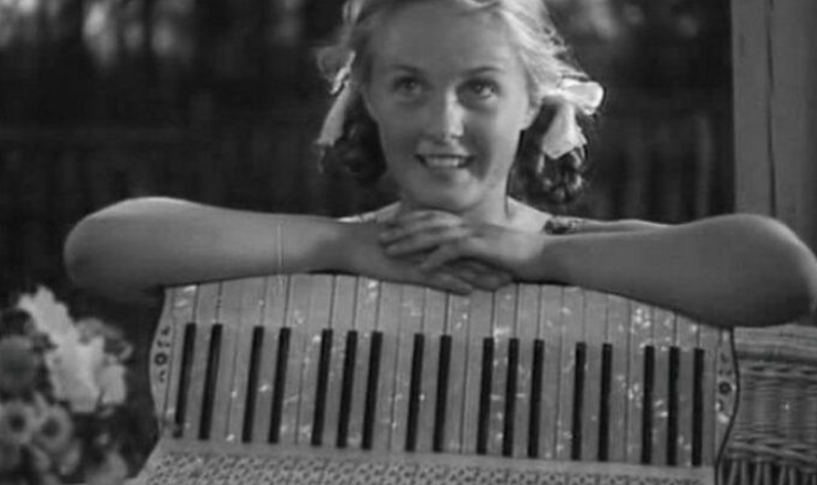 Она покорила СССР в 10 лет, а закончила жизнь в тюрьме: трагедия «той самой» Женьки из «Тимура и его команды»