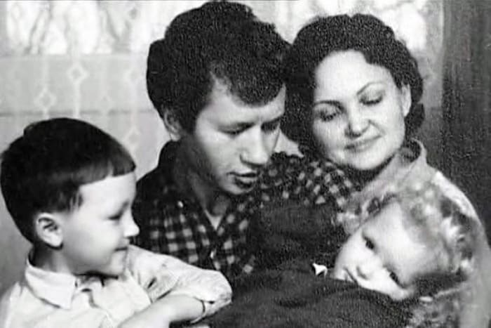 «Сын по кличке Лесь»: почему великий Быков написал завещание на пике славы, и как родной наследник отправился в Канаду