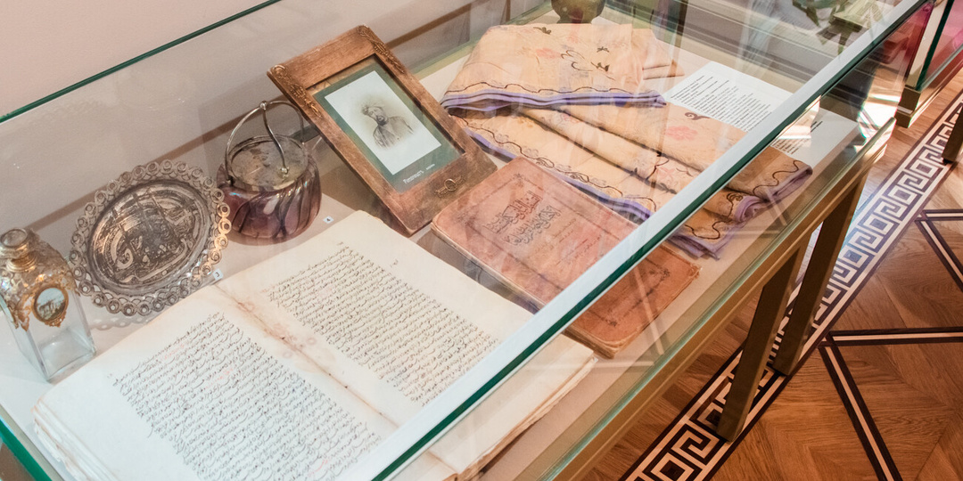 «Искусство ислама»: Кораны Ишми-ишана, платье жены Ризы Фахретдина и классические шамаили