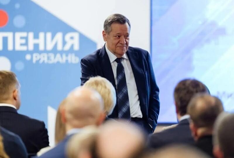 Губернатор Павел Малков: работа депутата — конкретные решения в экономике и социальной сфере