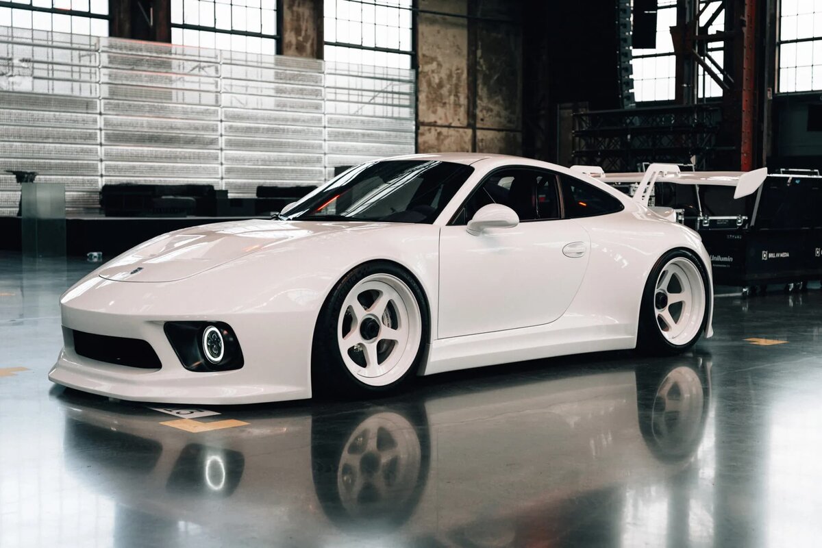    Porsche 911 Slantnose