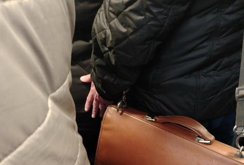 Рязанка предупредила о мужчине, пристающем к женщинам в троллейбусе