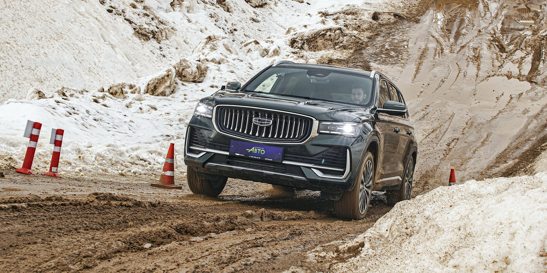 Проехал на самом крутом Geely Monjaro: стоит ли переплачивать за версию «Флагман»?