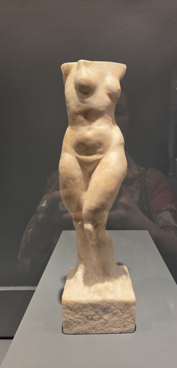 Вера Мухина. Юлия 1938 мраморизированное стекло, моллирование