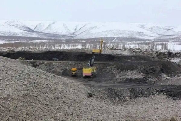 Обрушение рудника на Колыме: под завалами могут находиться восемь человек
