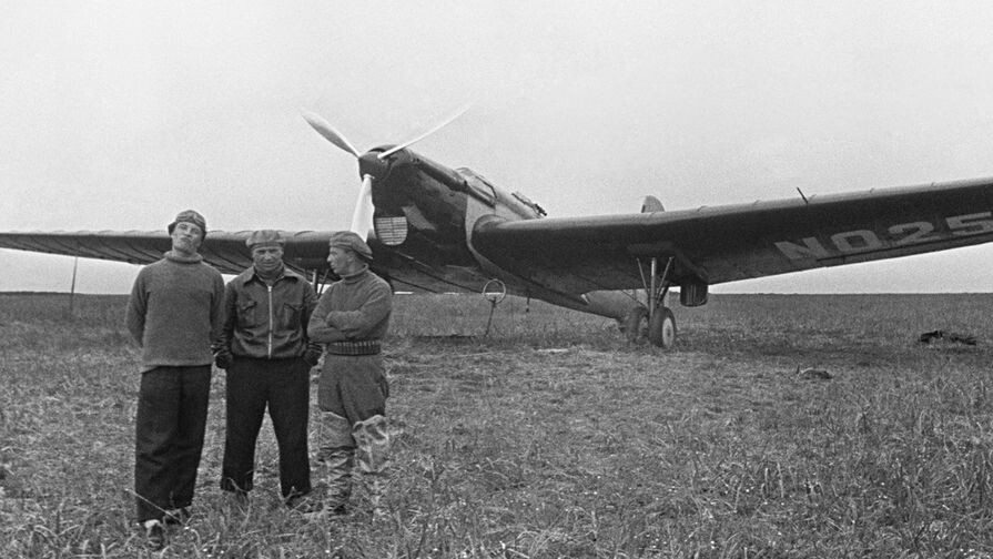  Чкалов, Байдуков, Беляков и их самолёт АНТ-25, 1936 год. фото из rg.ru