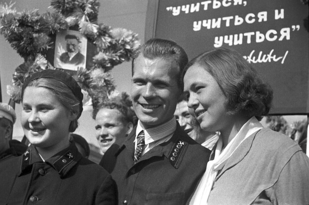 Первомайская демонстрация трудящихся в Москве, 1938 год. Фото Б. Вдовенко