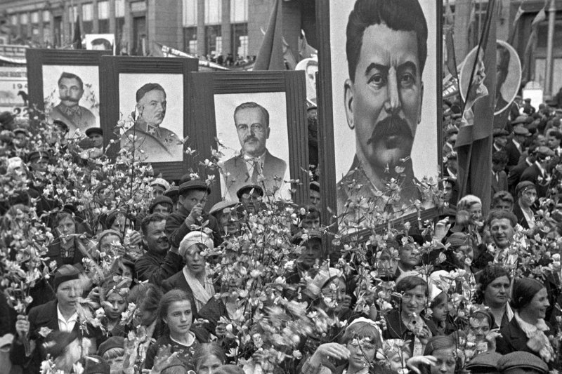 Первомайская демонстрация трудящихся. Москва, 1939 год. Фото А. Гаранина