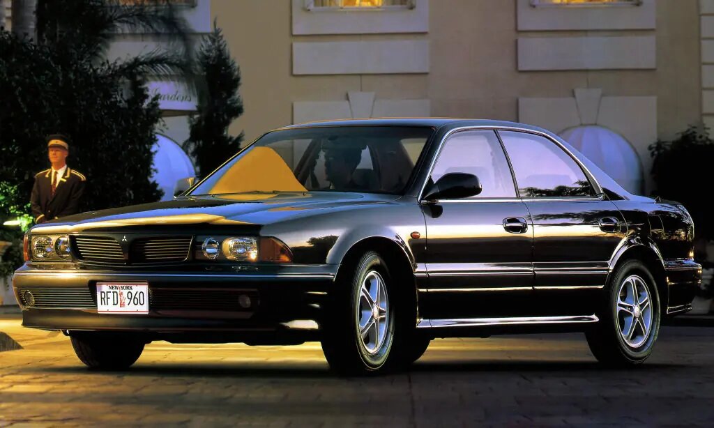 https://s.auto.drom.ru/i24199/c/photos/fullsize/mitsubishi/diamante/mitsubishi_diamante_601229.jpg