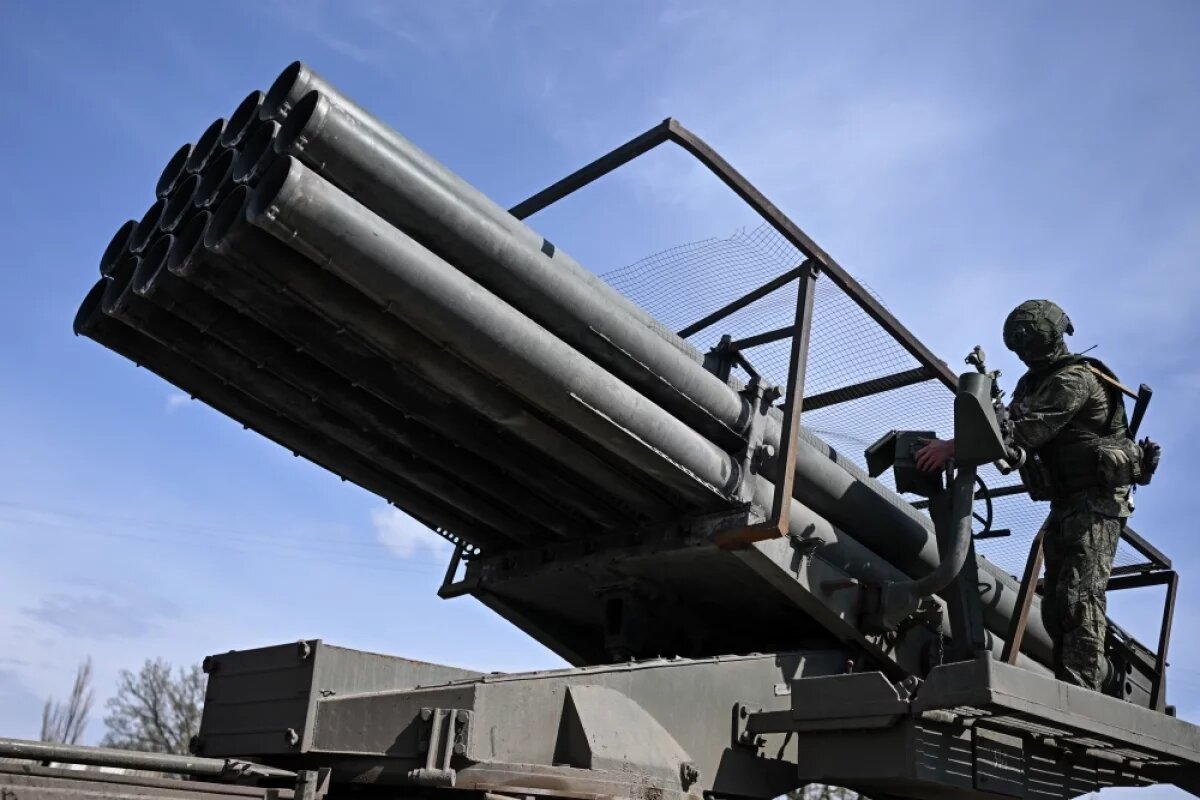    Боевая работа расчета реактивной системы залпового огня.