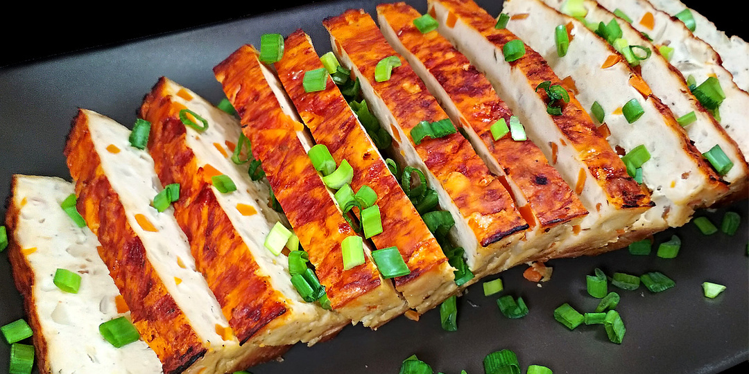 Тот самый мясной хлеб, популярная в последние годы закуска из курицы. Простой рецепт, эффектный результат