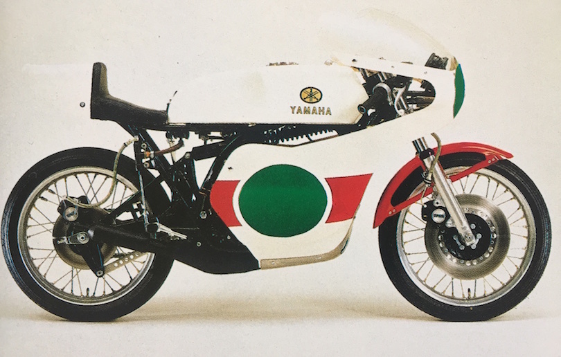 Yamaha TZ250 1977 года — классический серийный гоночный мотоцикл  с безупречным дизайном кузова, разработанным компанией GK Dynamics.