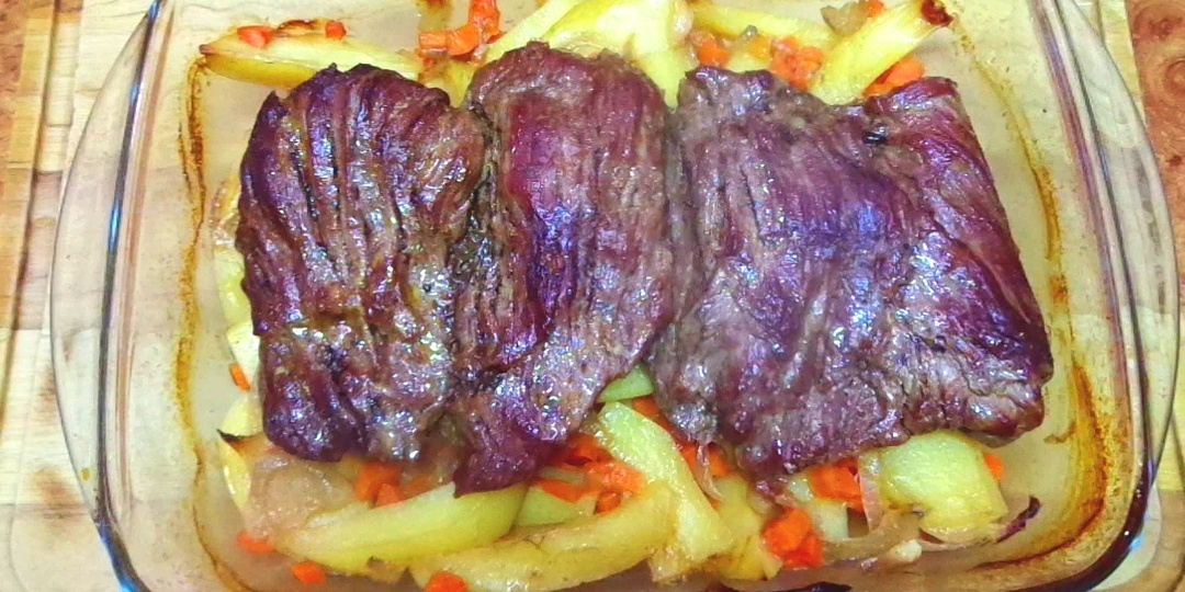 Вкусная, нежная говядина с овощами запечённая в духовке