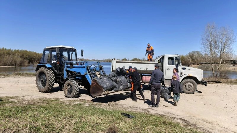    Уборка берега Оби — всероссийская акция «Вода России» прошла в Барнауле. Фото предоставлено пресс-службой компании «Росводоканал Барнаул», автор Лилия Болатаева.