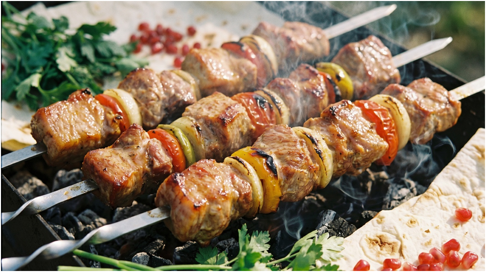 Хороший шашлык начинается не с мангала, а с правильного мяса и понимания, что вы вообще хотите получить на выходе.