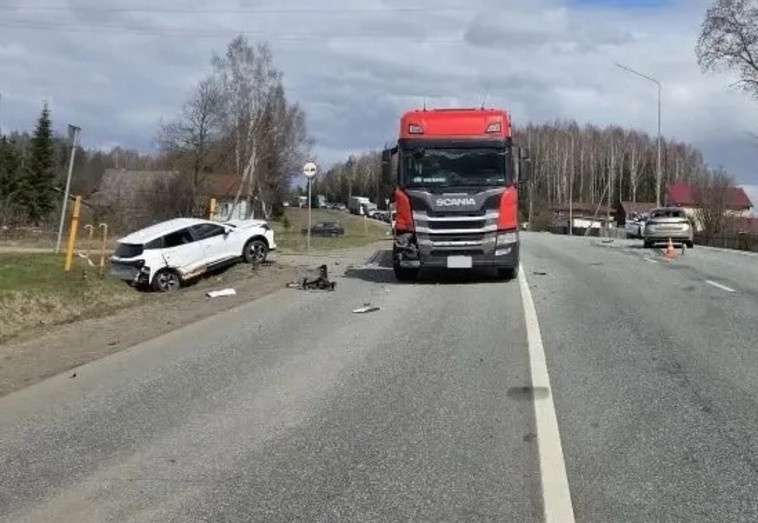 В Слободском районе столкнулись четыре машины, есть раненый