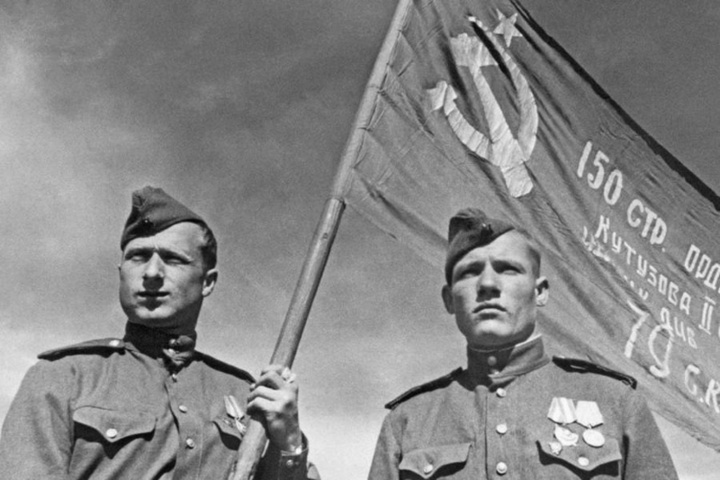 Василий Анохин: ровно 81 год назад советские солдаты водрузили над Рейхстагом Знамя Победы
