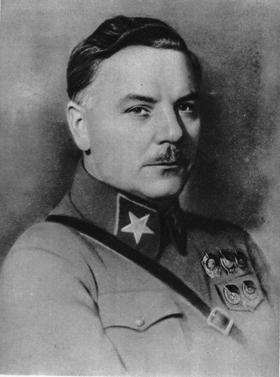 Климент Ефремович Ворошилов — русский революционер, советский военный, политический, государственный и партийный деятель, участник Гражданской войны, один из первых Маршалов Советского Союза.