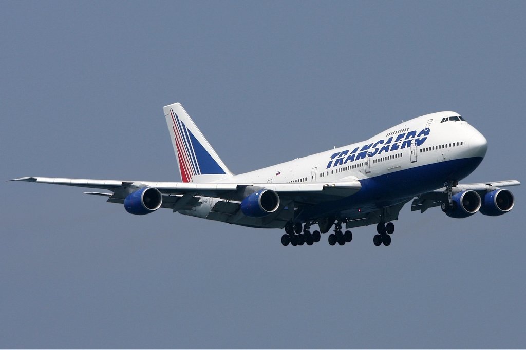    Boeing 747 обладает самой высокой среди гражданских самолетов стреловидностью крыла 37,5%.