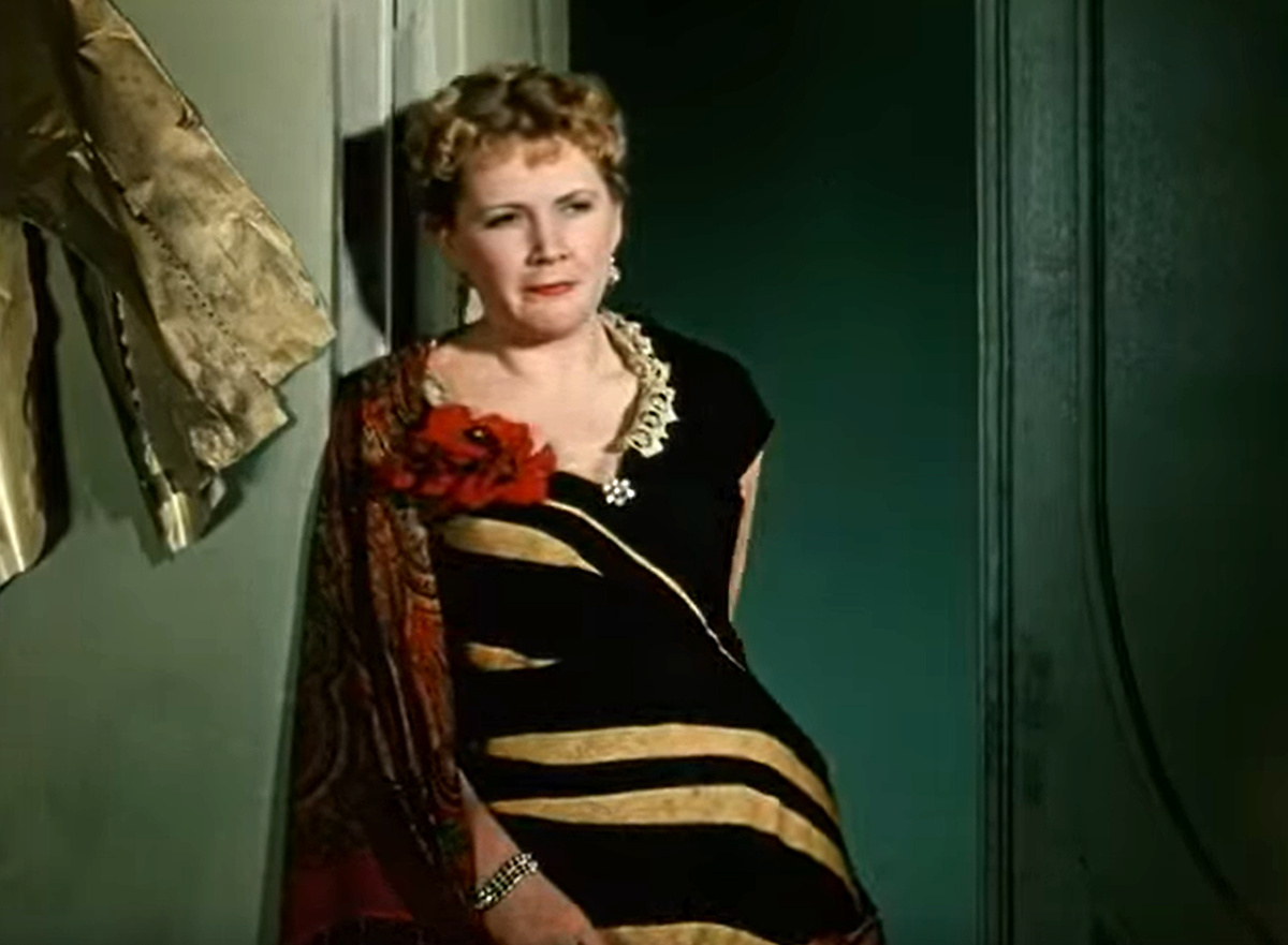 Кадр из кинофильма "Хождение по мукам: Сестры", 1957 г., режиссер Григорий Рошаль, сценарист Борис Чирсков, композитор Дмитрий Кабалевский (скриншот)