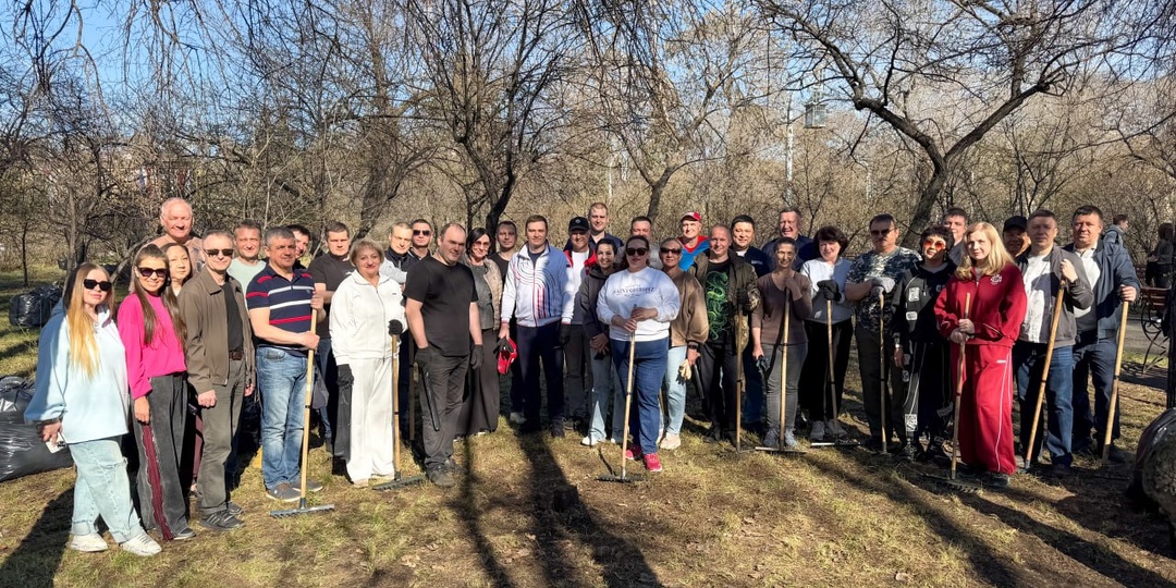 Принял участие в субботнике на Первомайской площади