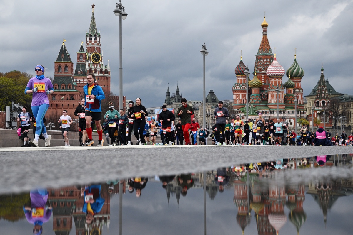    Московский полумарафон сезона 2026 собрал более 23 тысяч бегунов. / Кирилл Зыков/РИА Новости