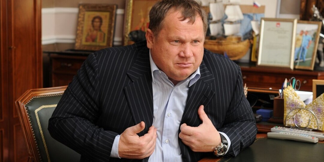 Сын богатейшего депутата Пермского края оказался курьером мошенников. А его папа посылал полицейских на СВО