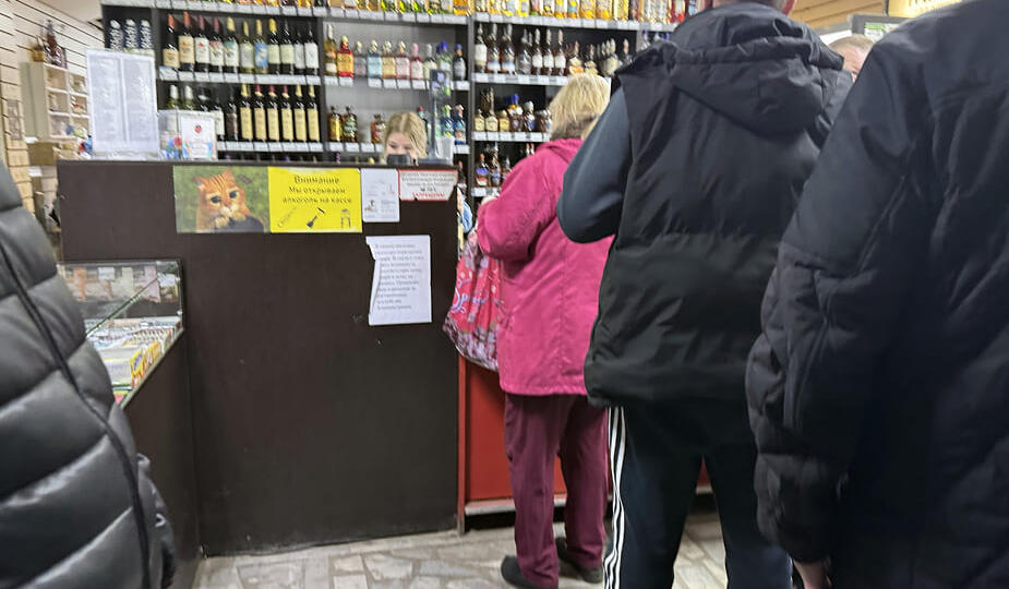 На Вологодчине запустили горячую линию для жалоб на нелегальную продажу алкоголя