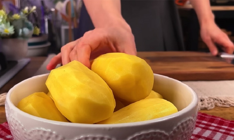 Аппетитный картофельный пирог без муки: простой рецепт для уютного ужина  