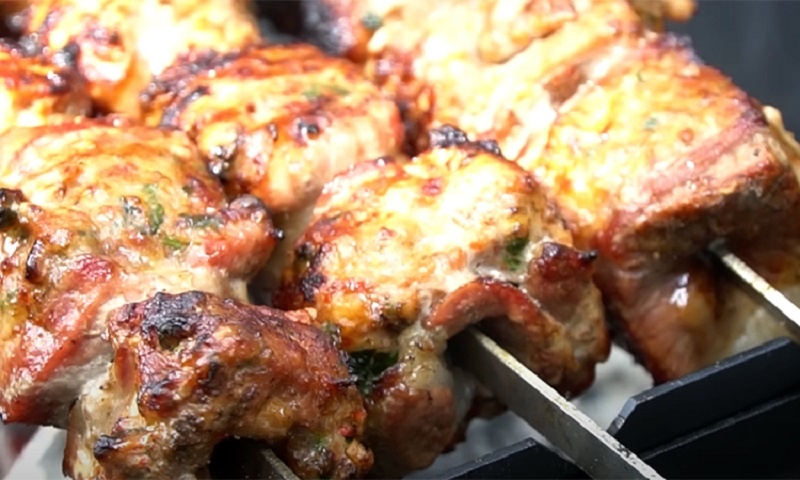 Грузинский шашлык Наполеон: пошаговый рецепт самого сочного мяса на мангале  