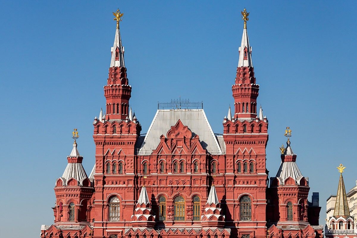 Исторический музей находится рядом с Кремлем. Источник: Everyonephoto Studio / Shutterstock / FOTODOM📷
