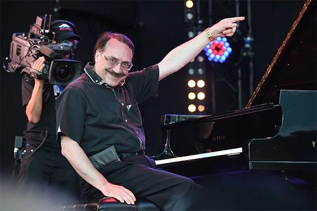    Как Даниил Крамер настраивается на концерт?