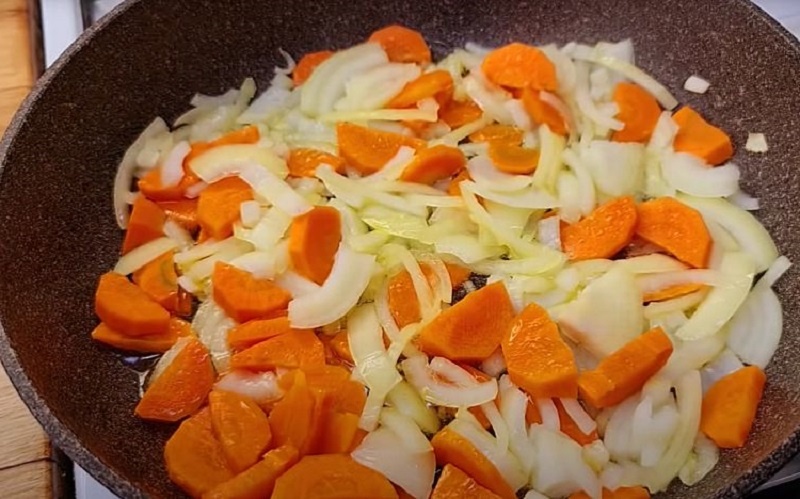 Готовим пасту на сковороде: быстрый ужин из простых продуктов
