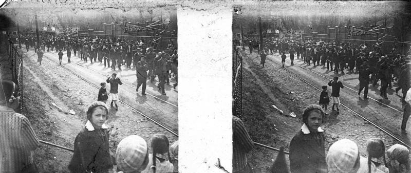 Первомайская демонстрация. Неизвестный автор, 1 мая 1916 года, г. Москва, МАММ/МДФ.
