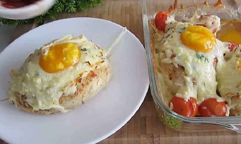 Как приготовить куриную грудку с хрустящей корочкой: особый рецепт сочного мяса с сырной начинкой