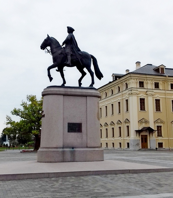 Памятник Петру 1 у Константиновского дворца /фото из личного архива, 2016/