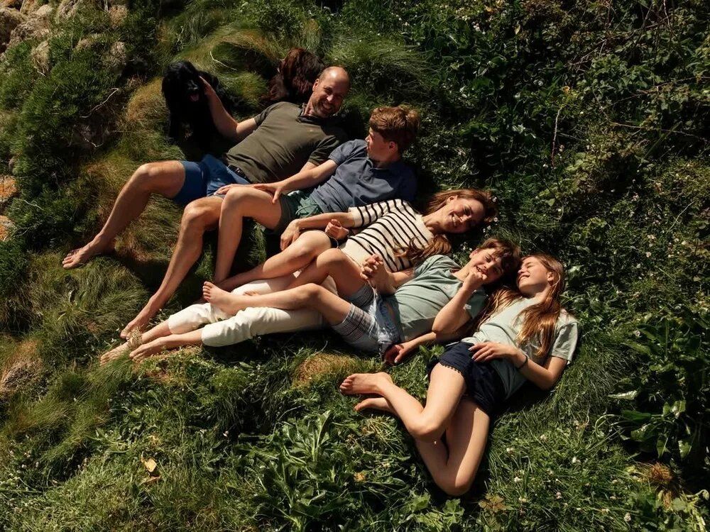 Новый портрет королевской семьи📷
