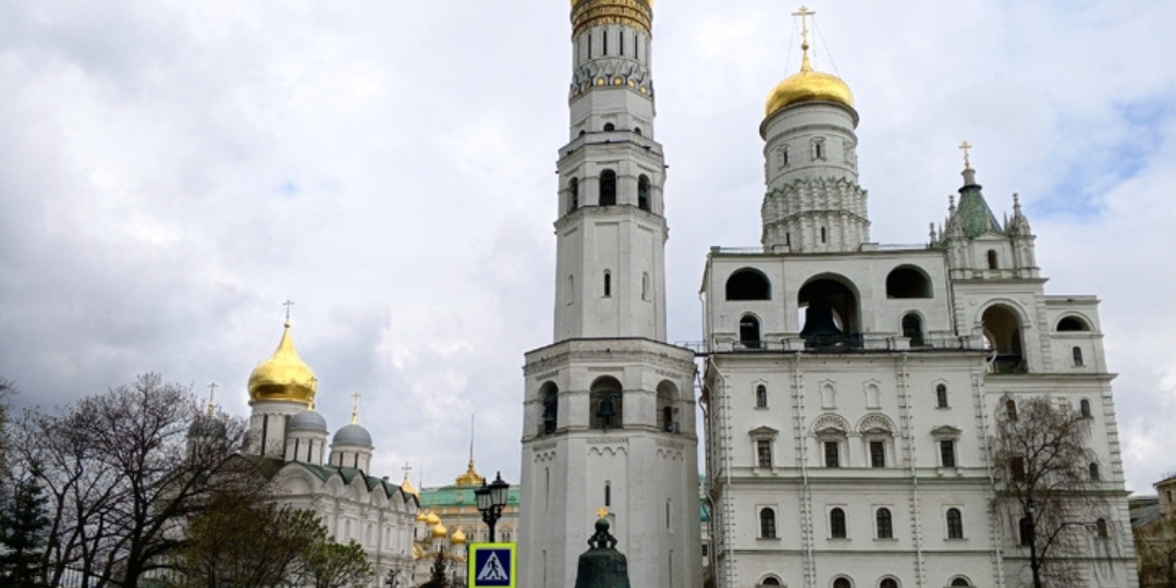 Соборная площадь Московского Кремля: Что посмотреть?