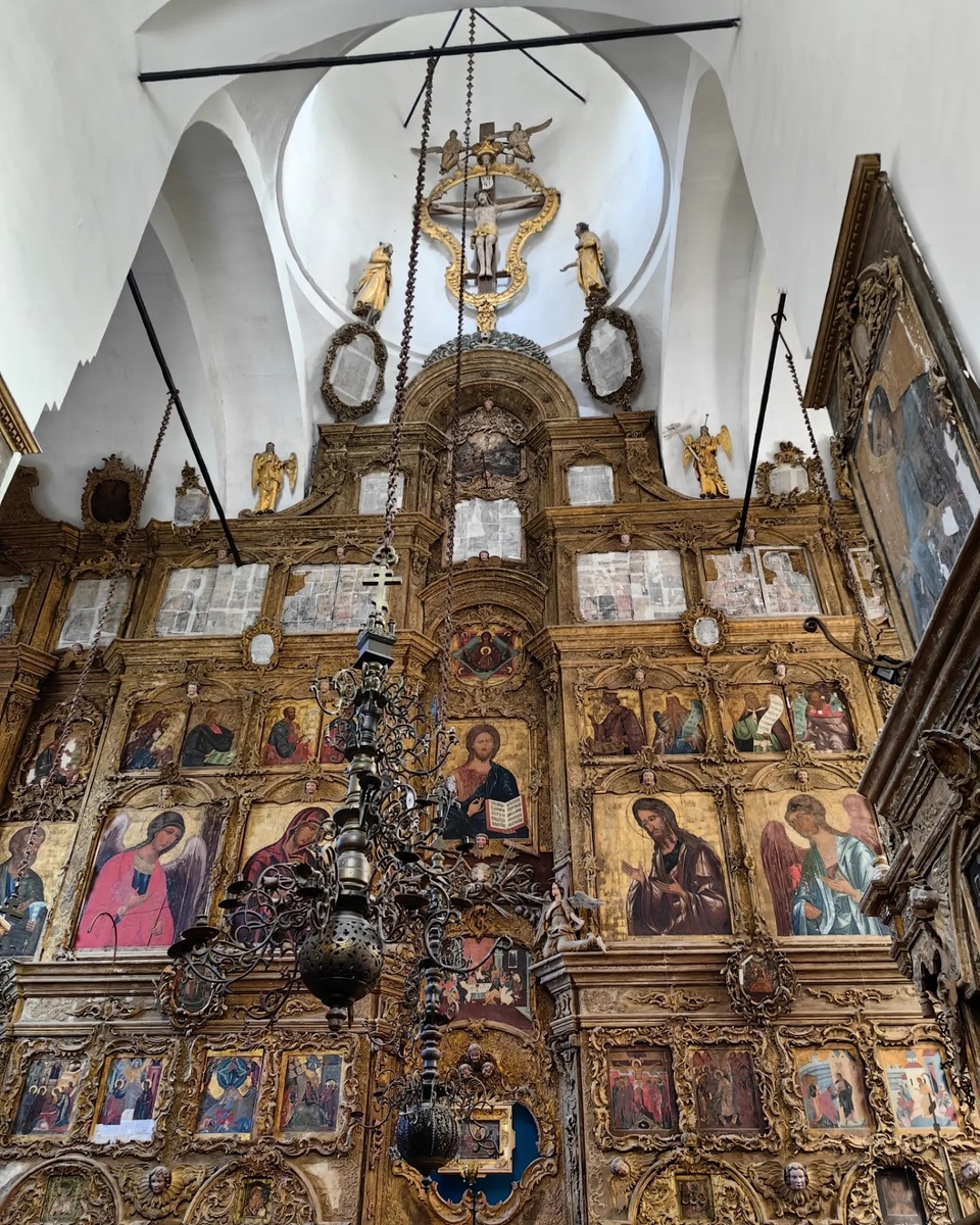 Старинный иконостас Успенского храма.