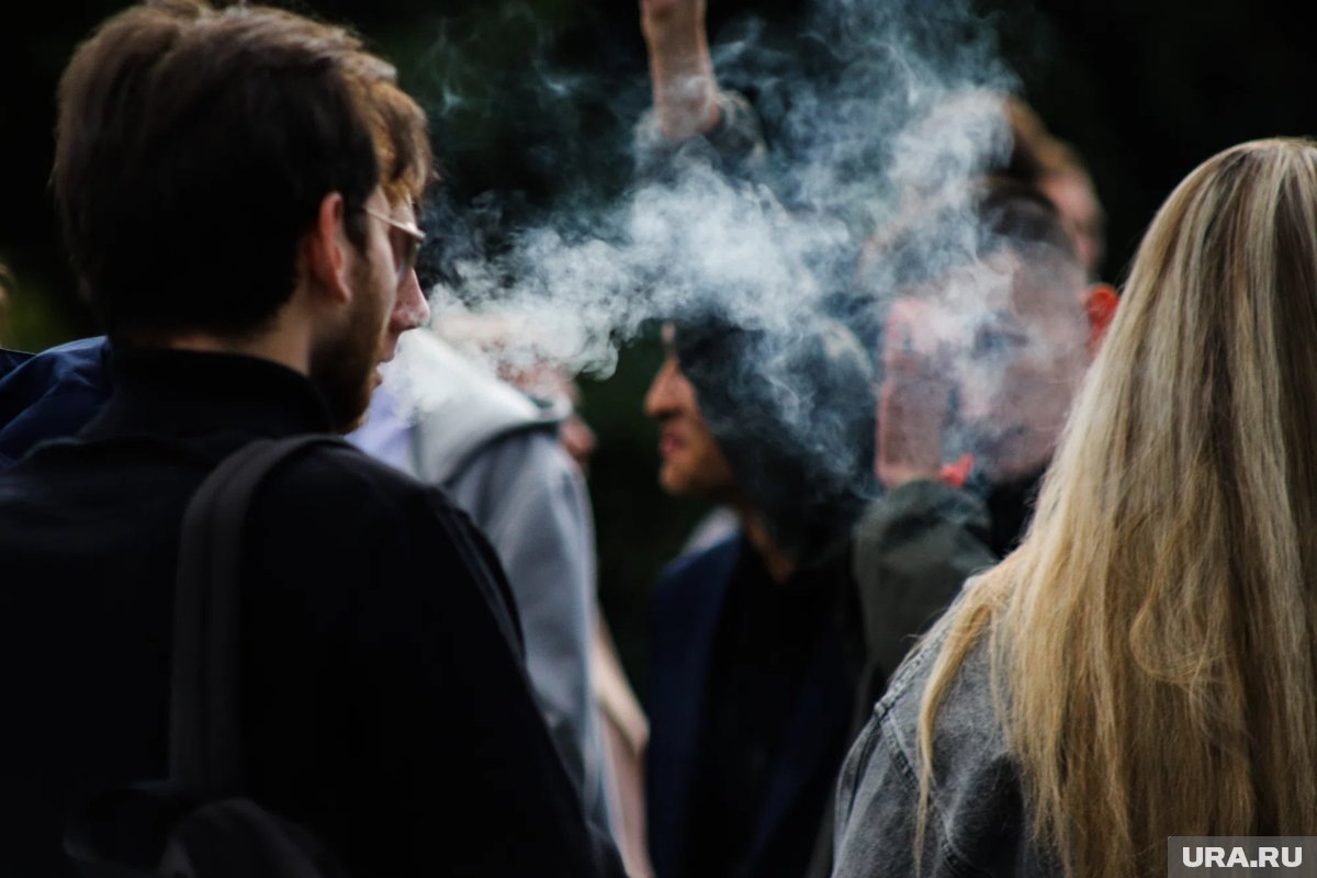     В России ужесточили требования к характеристикам и обороту жидкостей для вейпов