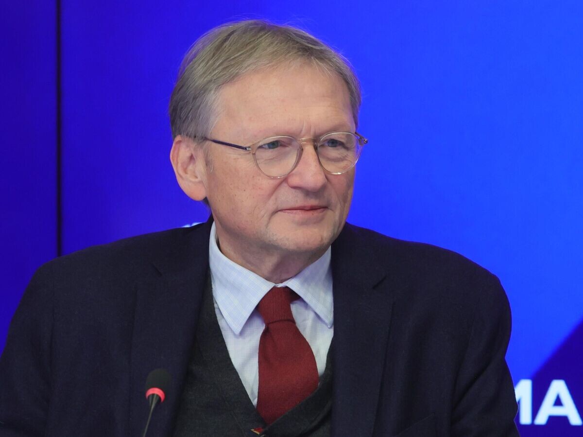    Председатель российской части Российско-Китайского комитета мира, дружбы и развития, член правления Ассоциации виноградарей и виноделов России Борис Титов© РИА Новости . Виталий Белоусов