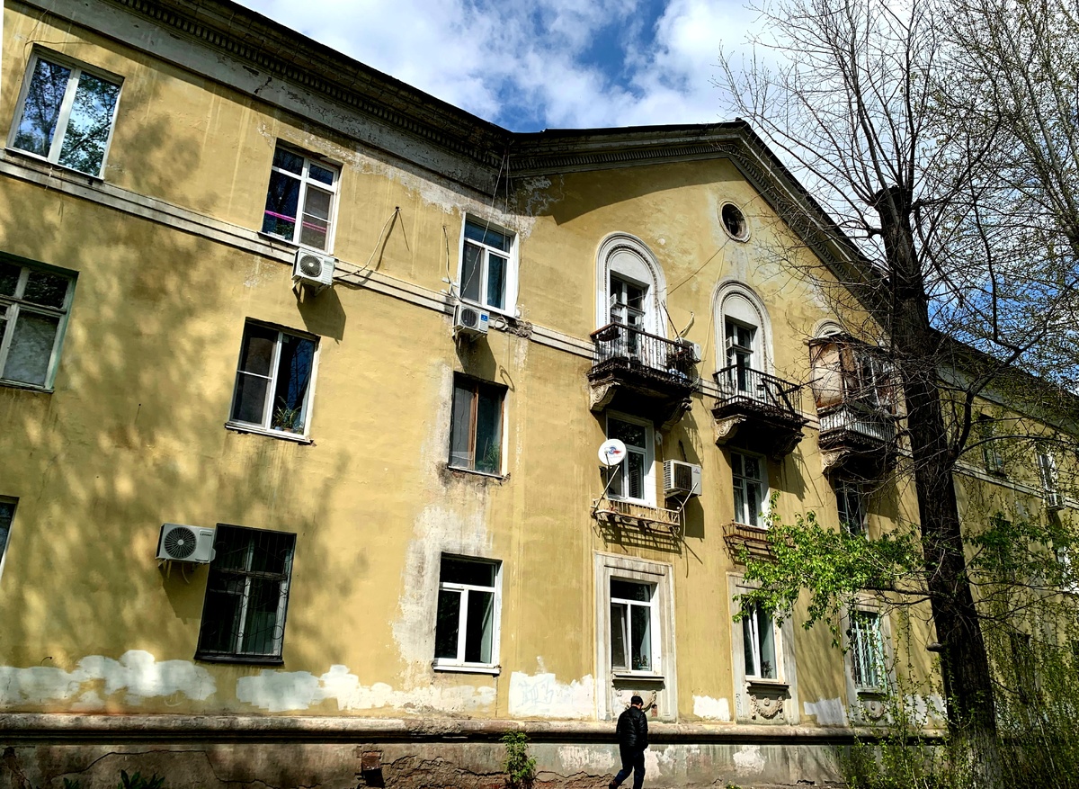 Советская, 37а - классическая "рабочая" сталинка. Фото автора