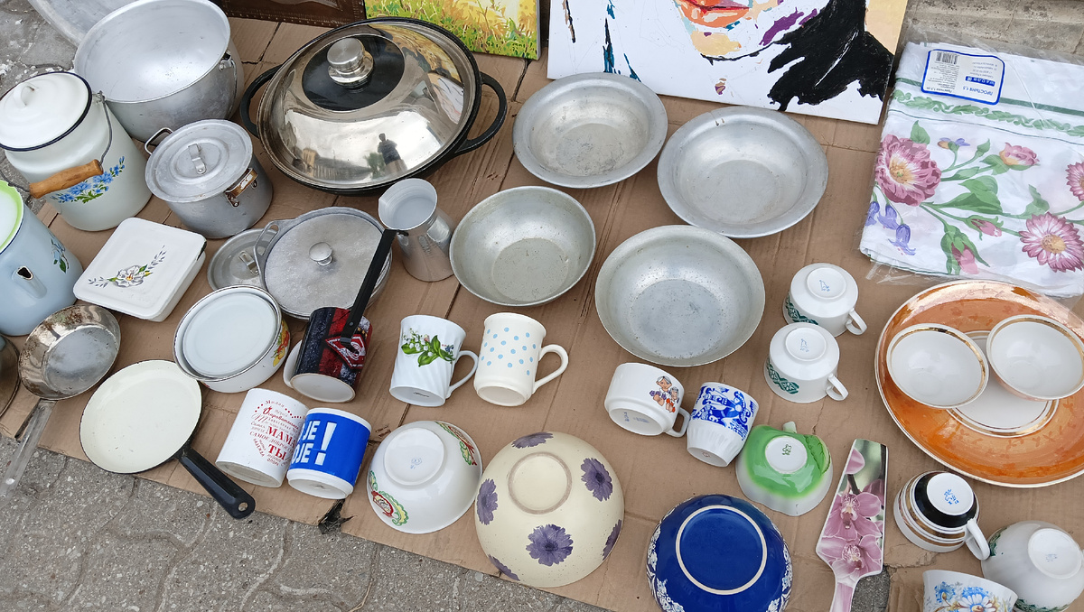 Барахолка: путешествие по посудным рядам. Фото автора 