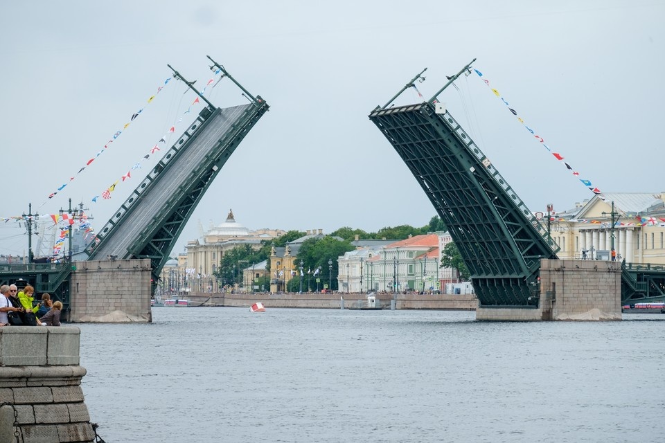    Протяженность разводного пролета у нового моста будет больше, чем у мостов в Петербурге. Артем КИЛЬКИН