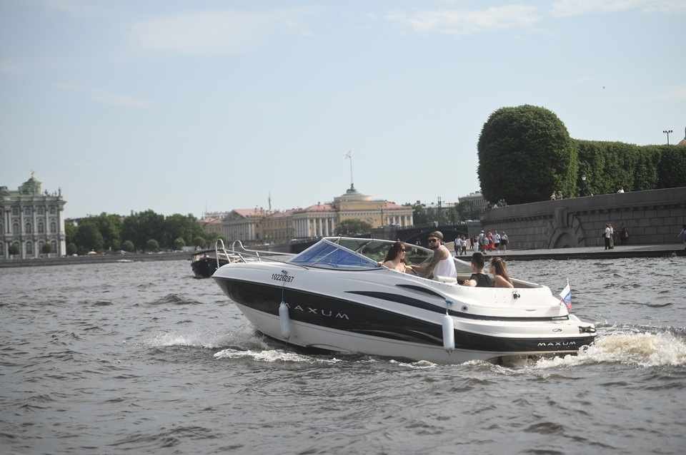    В Петербурге откроют новый причал для водных прогулок. Алексей БУЛАТОВ