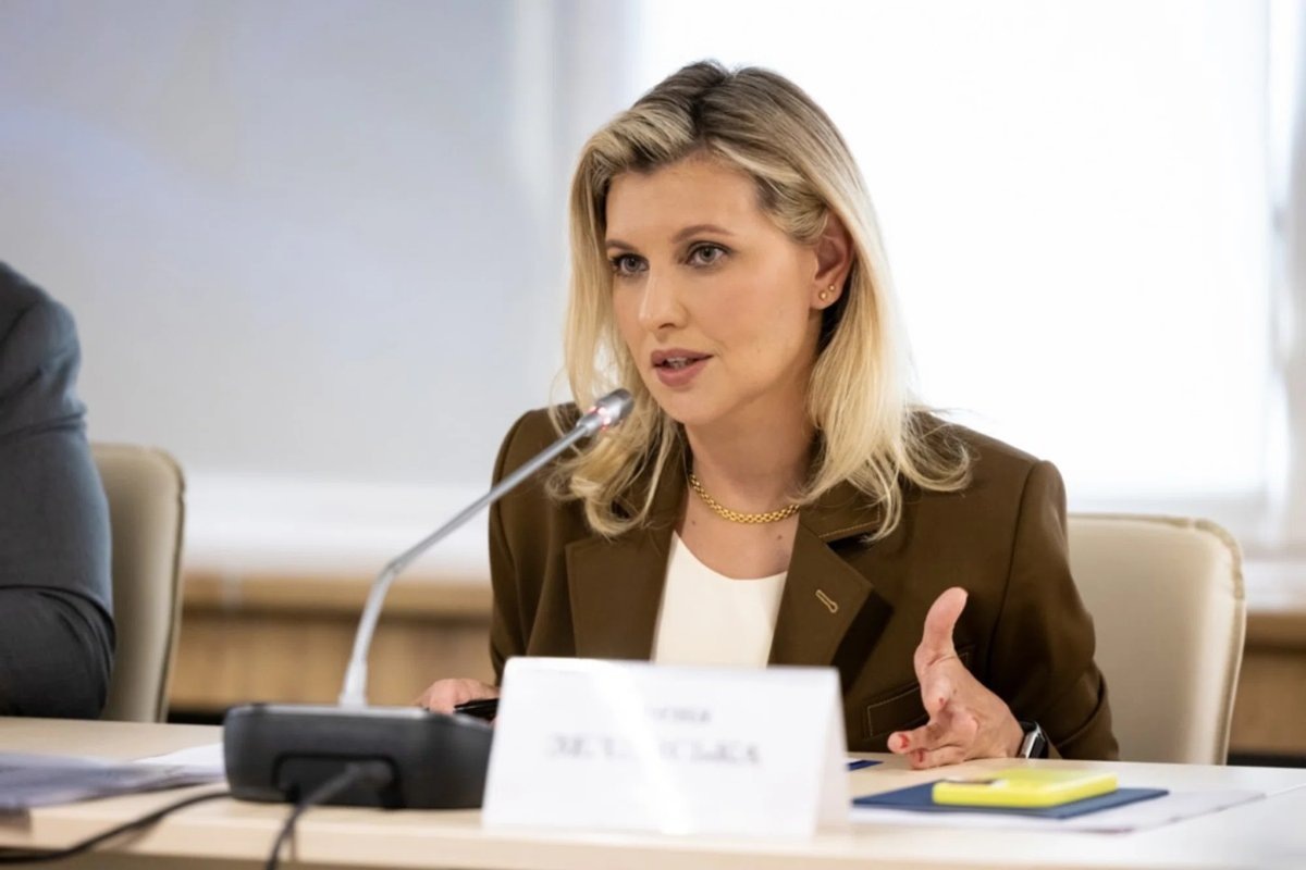     Елена Зеленская запатентовала в ЕС торговую марку, включающую цветочные горшки и держатели для денег